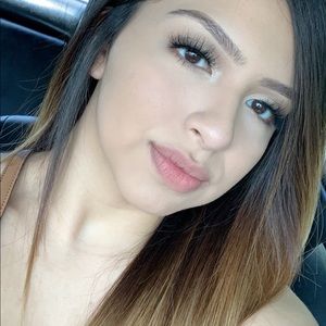 Meet your Posher, Anahi